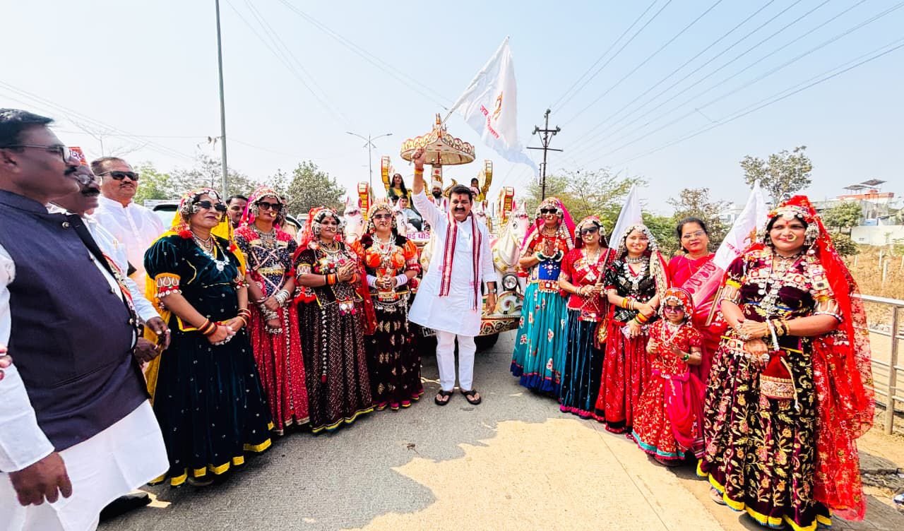 श्री संत सेवालाल महाराज जयंतीनिमित्त यवतमाळ येथे आयोजित भव्य मिरवणुकीत समाजबांधवांसोबत सहभागी